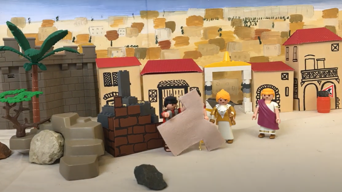 Playmobilfiguren stellen die Situation dar, als Helena den Heiligen Rock im Heiligen Land findet und mitnimmt