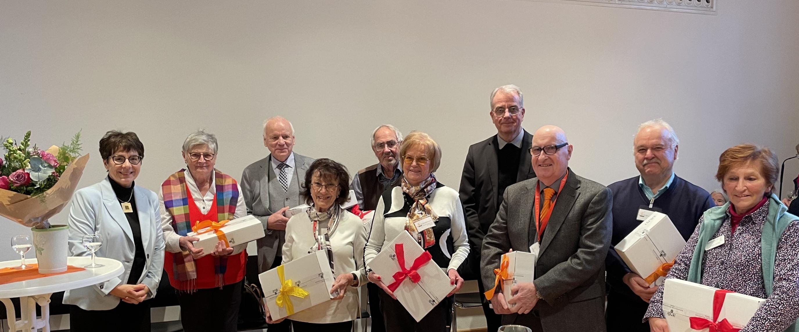 Von links nach rechts: Andrea Riesbeck, Maria-Elisabeth und Helmut Grünhäuser, Hiltrud Ludwig, Karl Görgen Christel Hontheim-Monz, Dompropst Weihbischof Jörg Michael Peters, Udo Rudolph, Wolfgang Horn, Irmgard Arnold. Auf dem Foto fehlt: Sr. Ute Glatz.