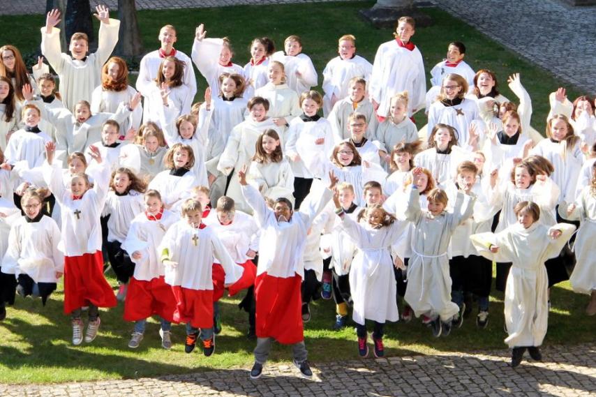 Ministranten im Domkreuzgang